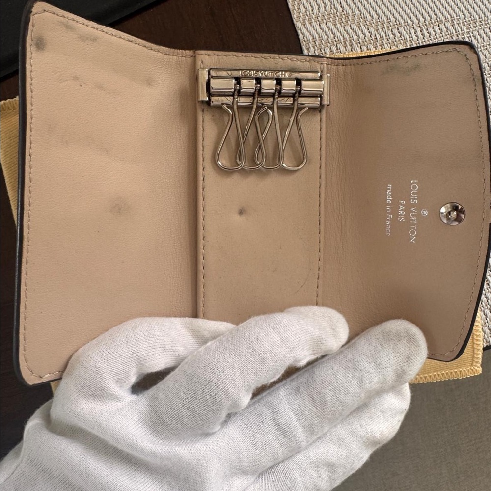 Louis Vuitton Light Blue Mahina Key Holder - Picture 5 of 8